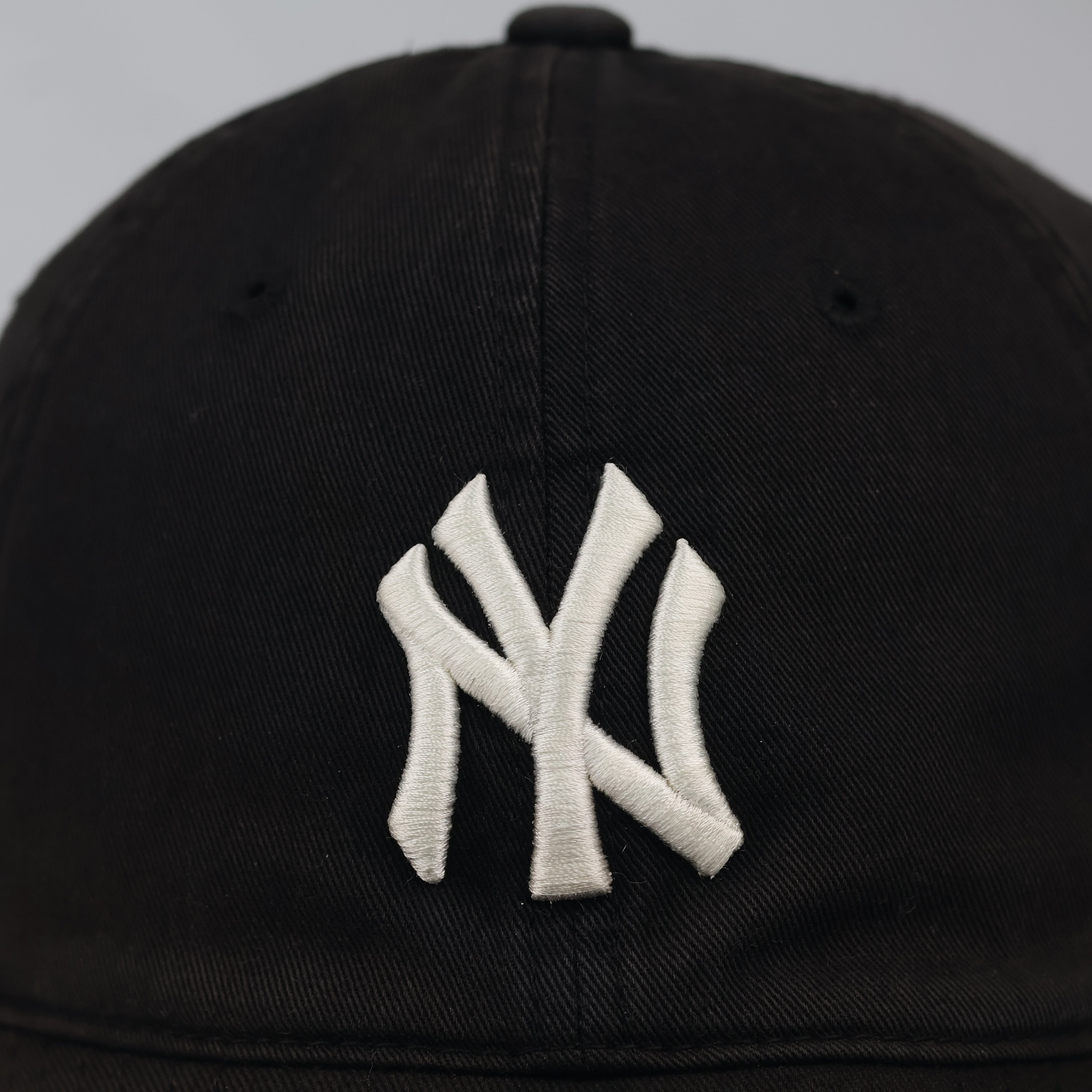 MLB New York Yankees Black Strapback Thrifted Hat - Size 57-59 cm