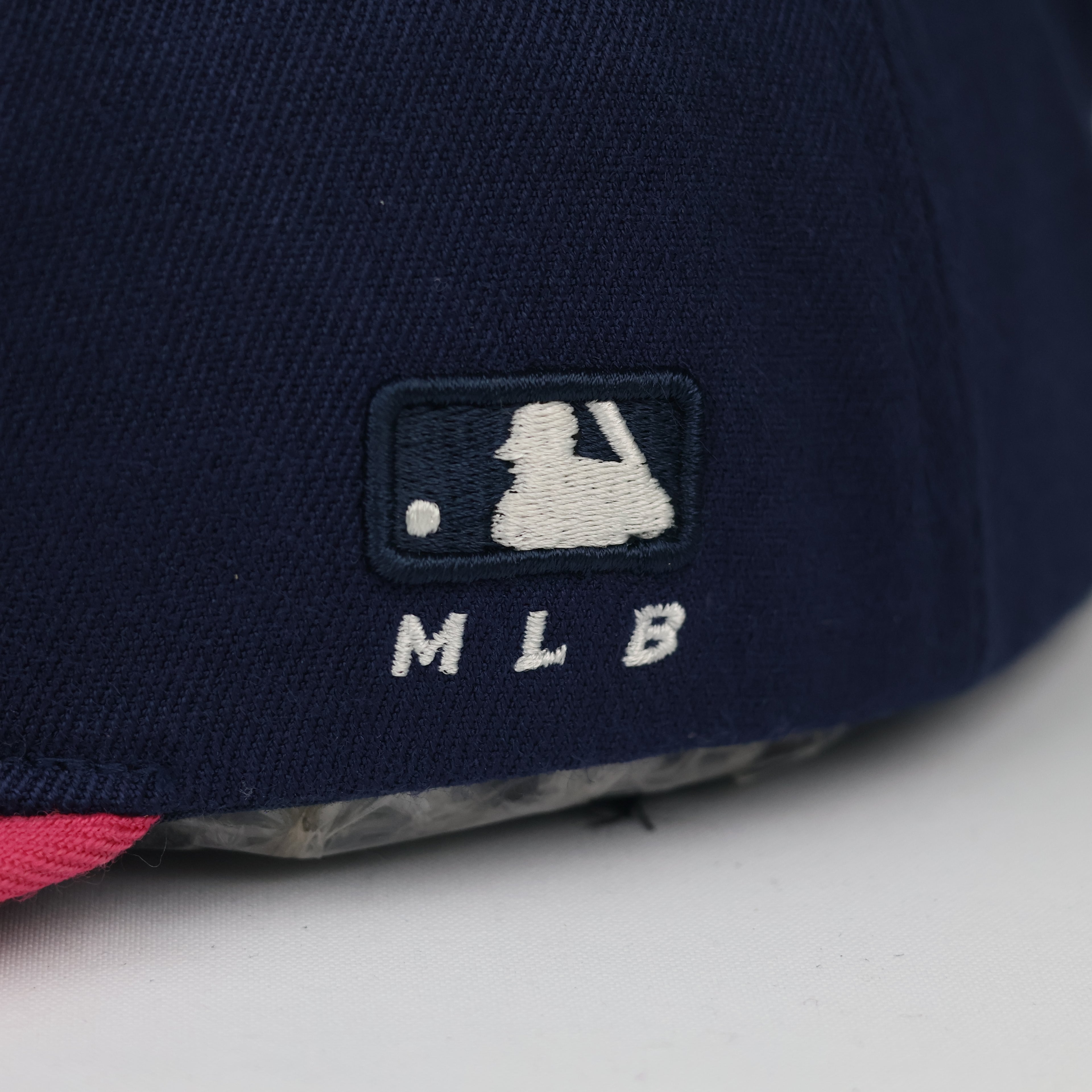 New York Yankees Embroidered Star Brim Cap - Navy Blue/Pink Snapback