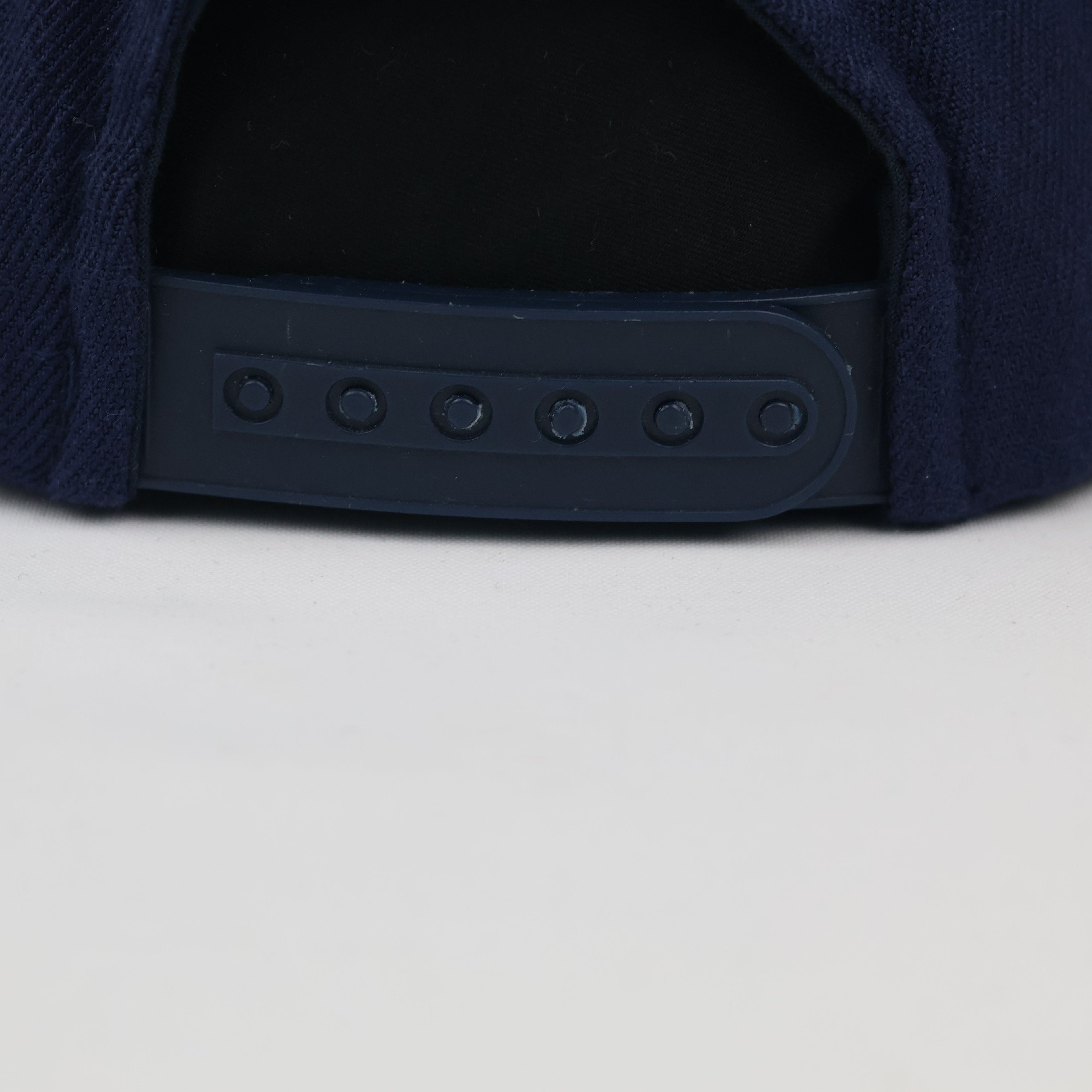 New York Yankees Embroidered Star Brim Cap - Navy Blue/Pink Snapback