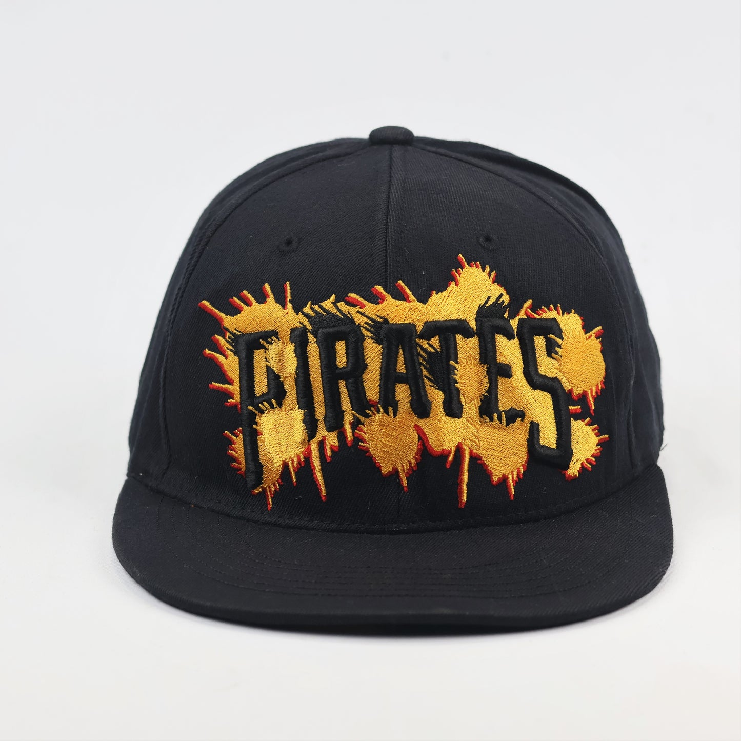 Vintage MLB Pirates Black Flat Brim Thrifted Hat - 210 Fitted by Flexfit