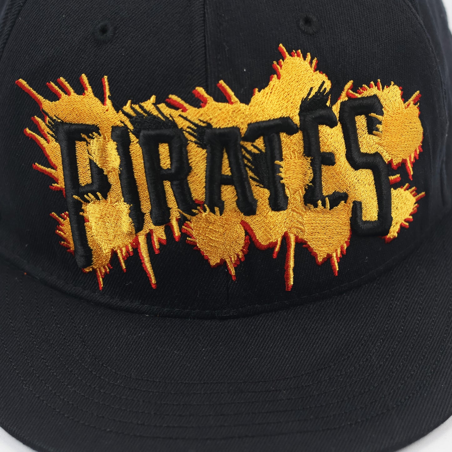 Vintage MLB Pirates Black Flat Brim Thrifted Hat - 210 Fitted by Flexfit