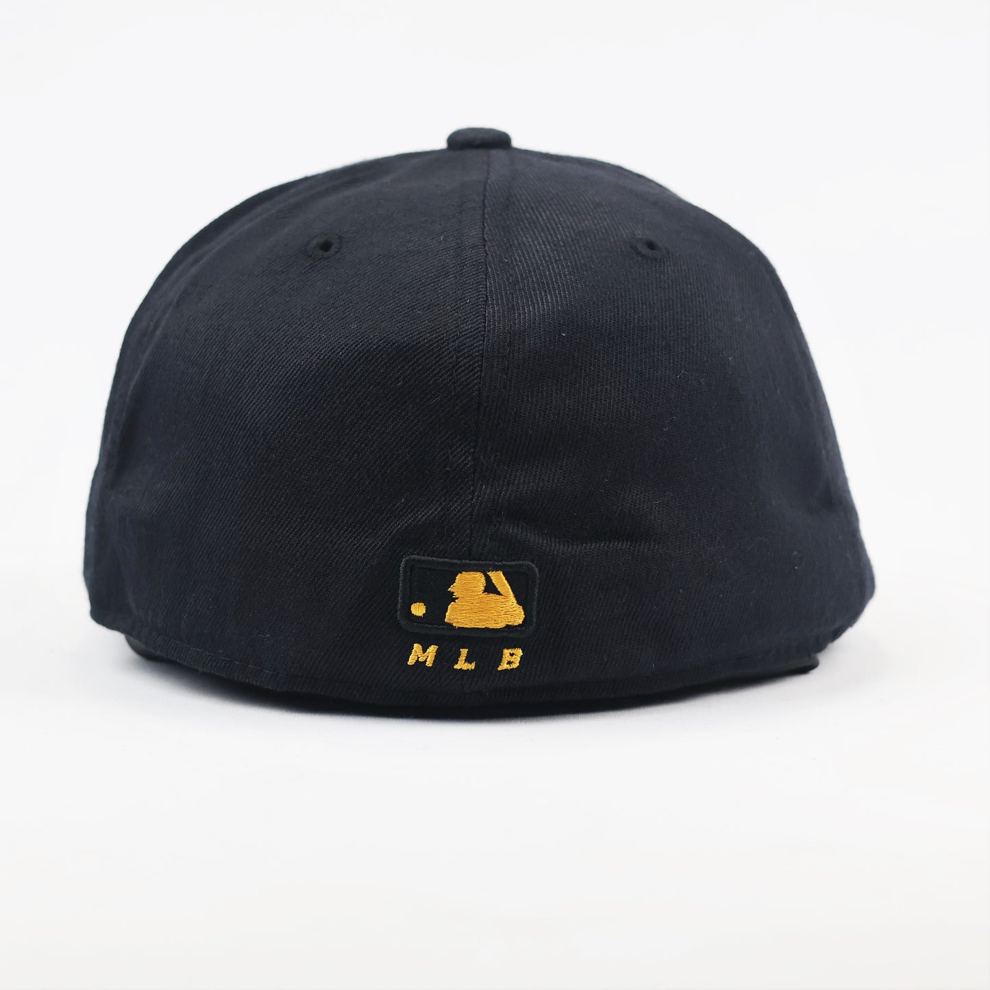 Vintage MLB Pirates Black Flat Brim Thrifted Hat - 210 Fitted by Flexfit