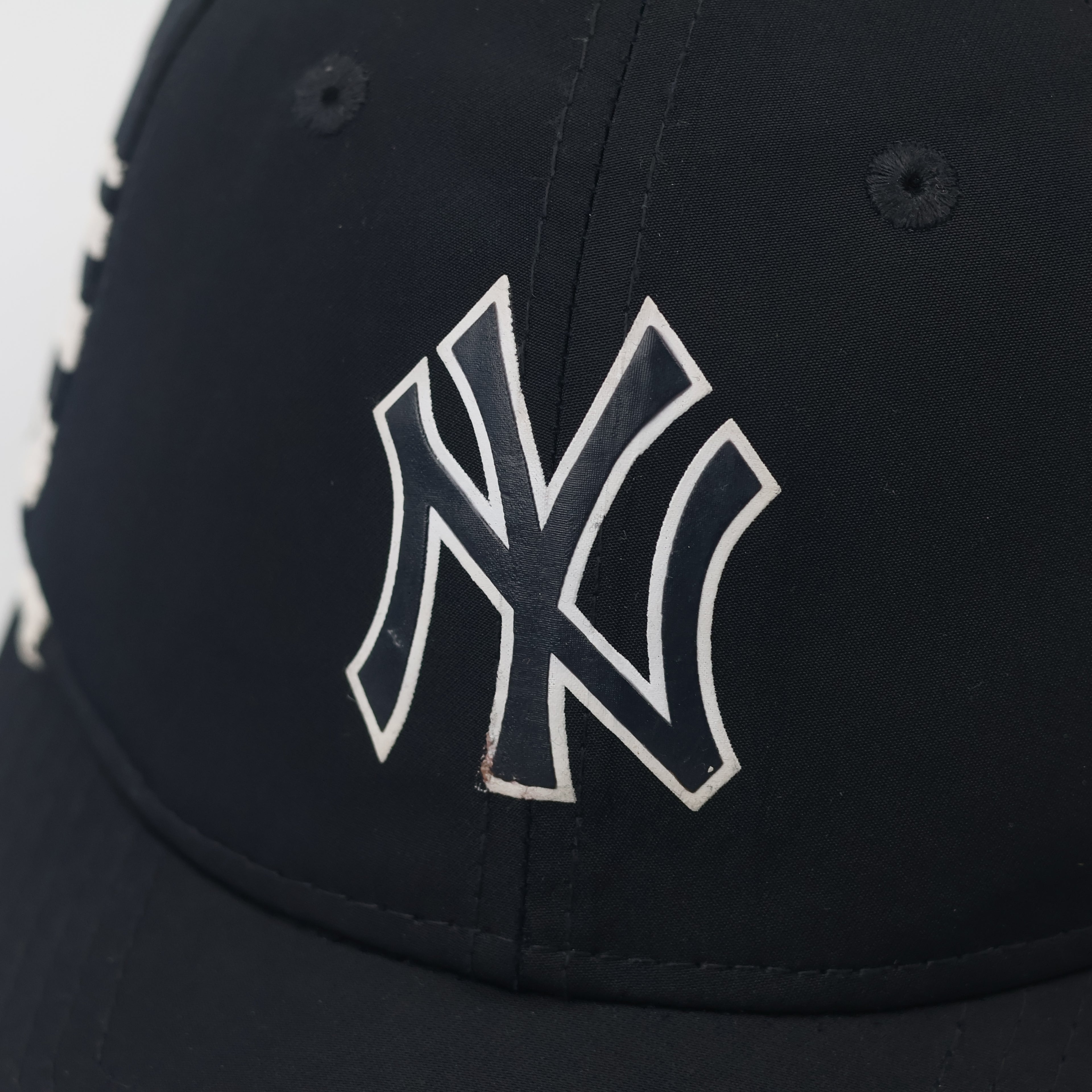 New Era 9FORTY New York Yankees Navy Blue Thrifted Adjustable Cap