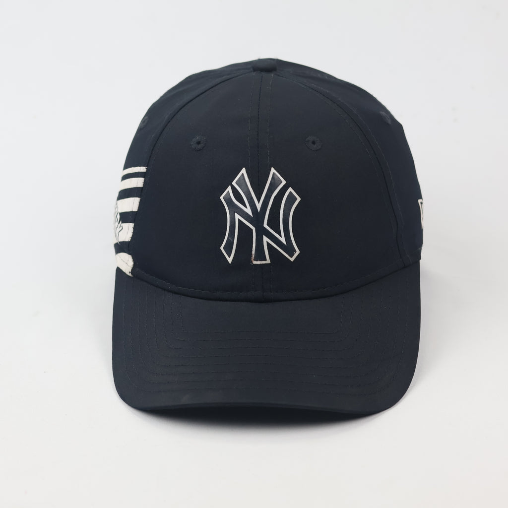 New Era 9FORTY New York Yankees Navy Blue Thrifted Adjustable Cap