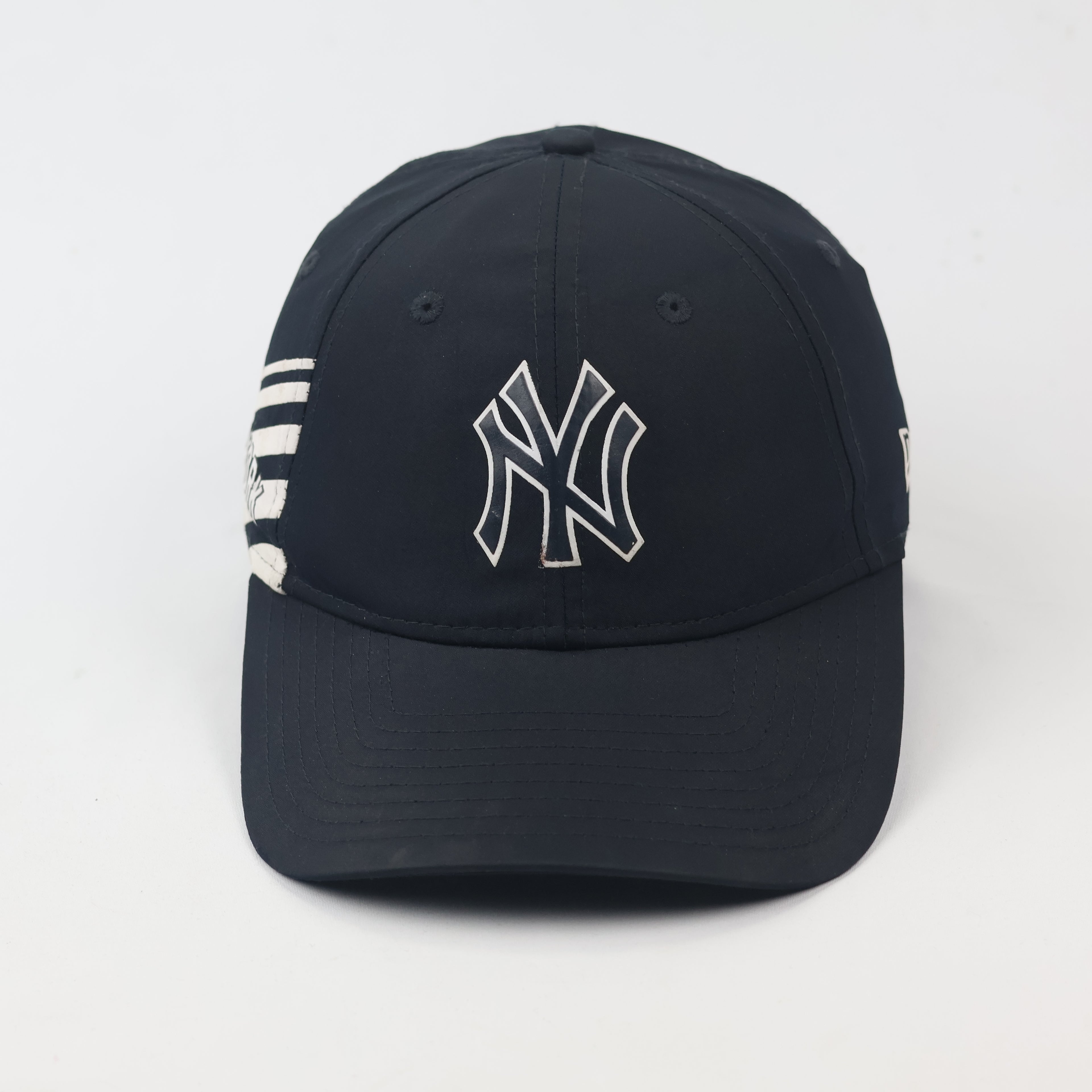 New Era 9FORTY New York Yankees Navy Blue Thrifted Adjustable Cap