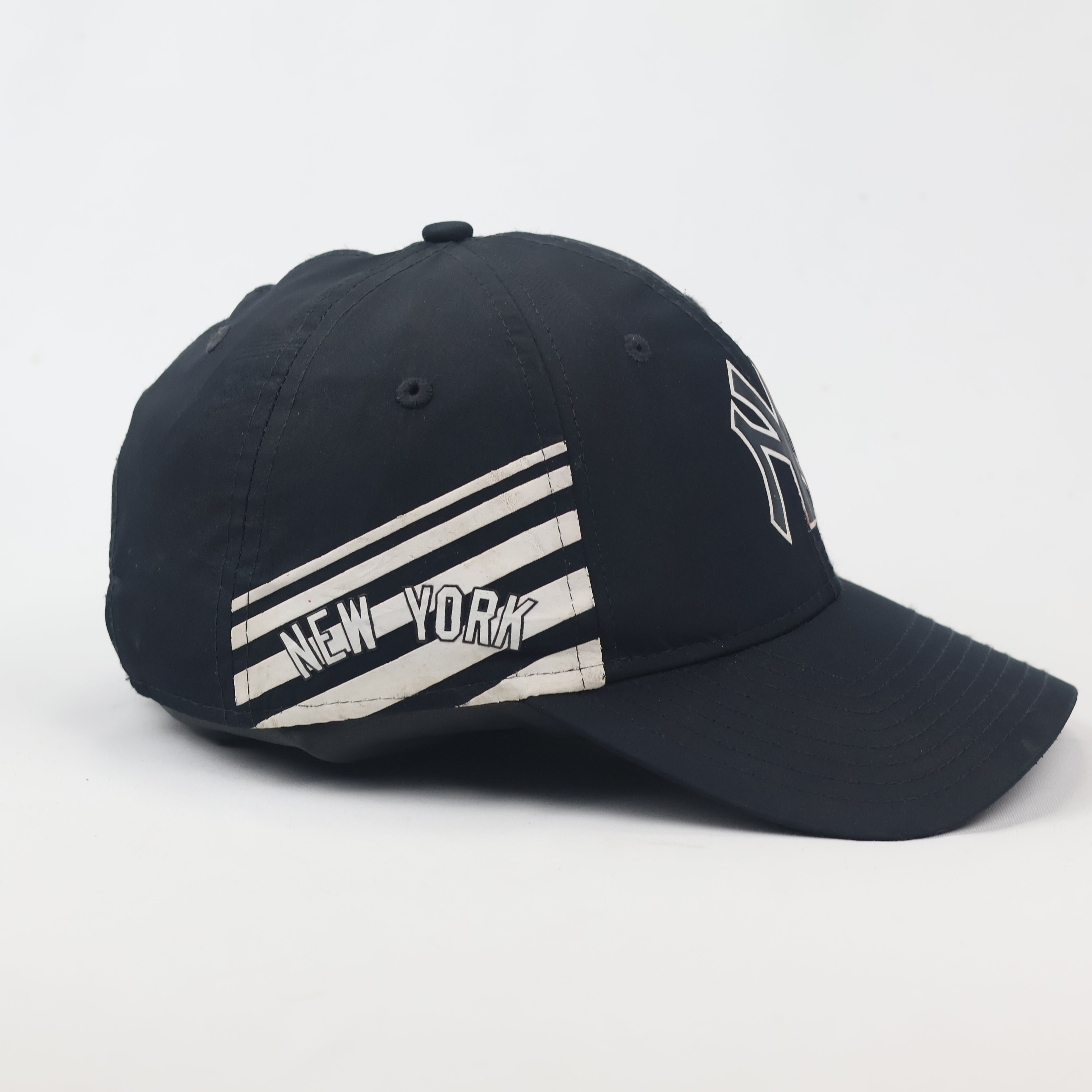 New Era 9FORTY New York Yankees Navy Blue Thrifted Adjustable Cap
