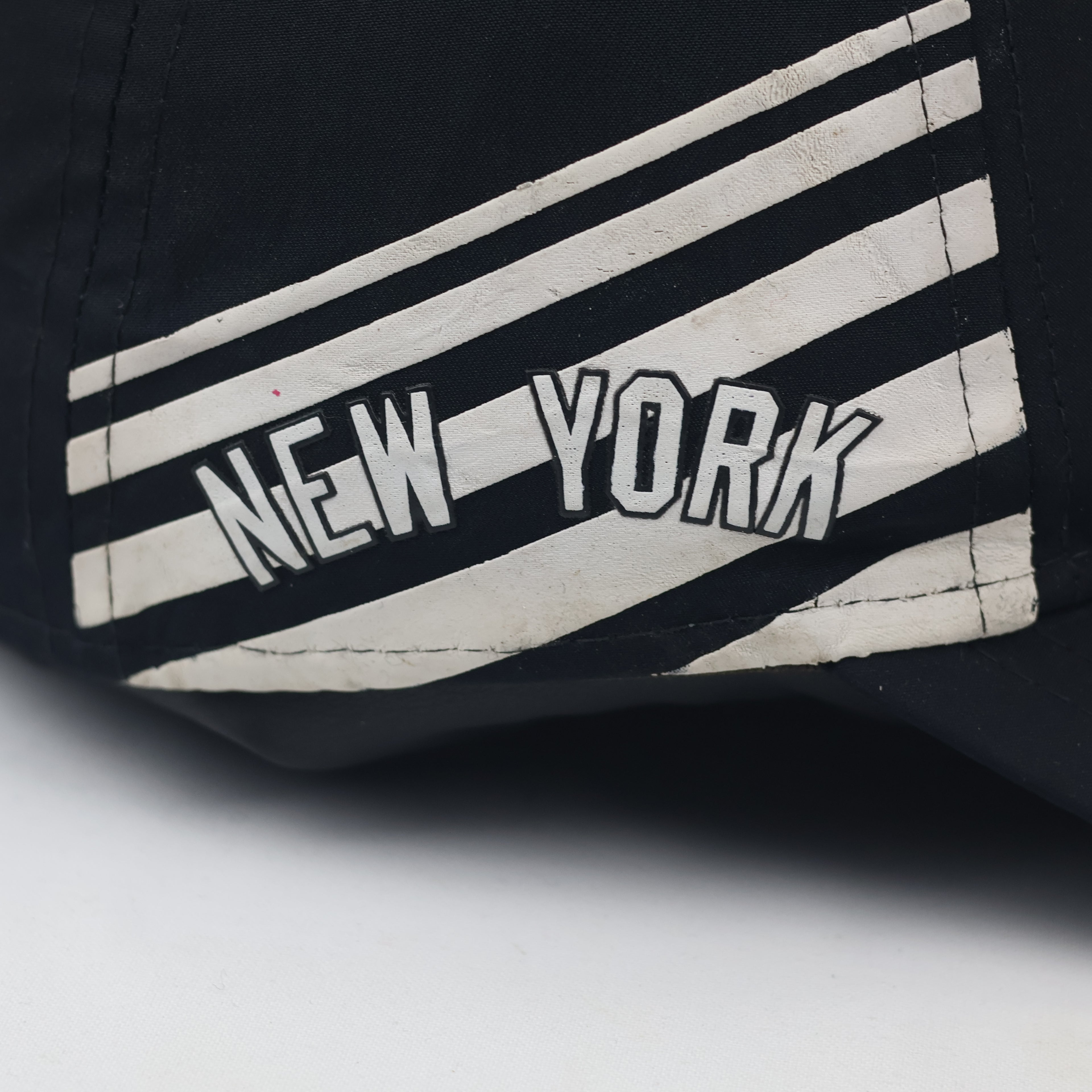 New Era 9FORTY New York Yankees Navy Blue Thrifted Adjustable Cap