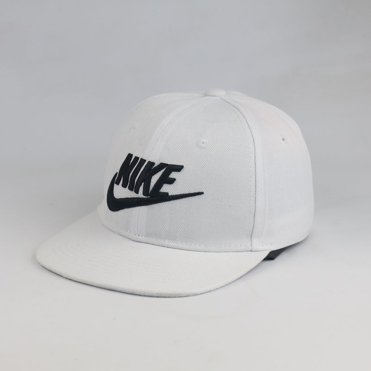 Thrifted Classic White Nike Swoosh Flat Brim Cap (58-60cm) | 10469