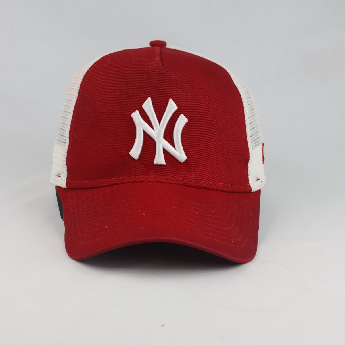 Thrifted New York Yankees Red & White Snapback Cap (56-58cm) | 10523