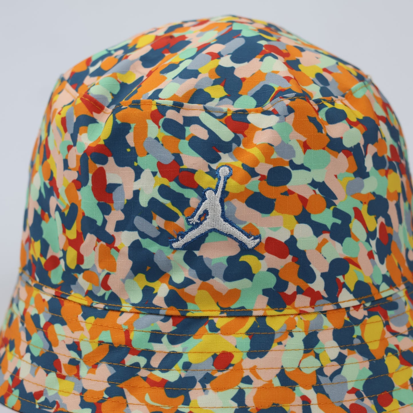 Nike Air Jordan 2-in-1 Bucket Hat | Retro Paint Splash Print & Solid Red