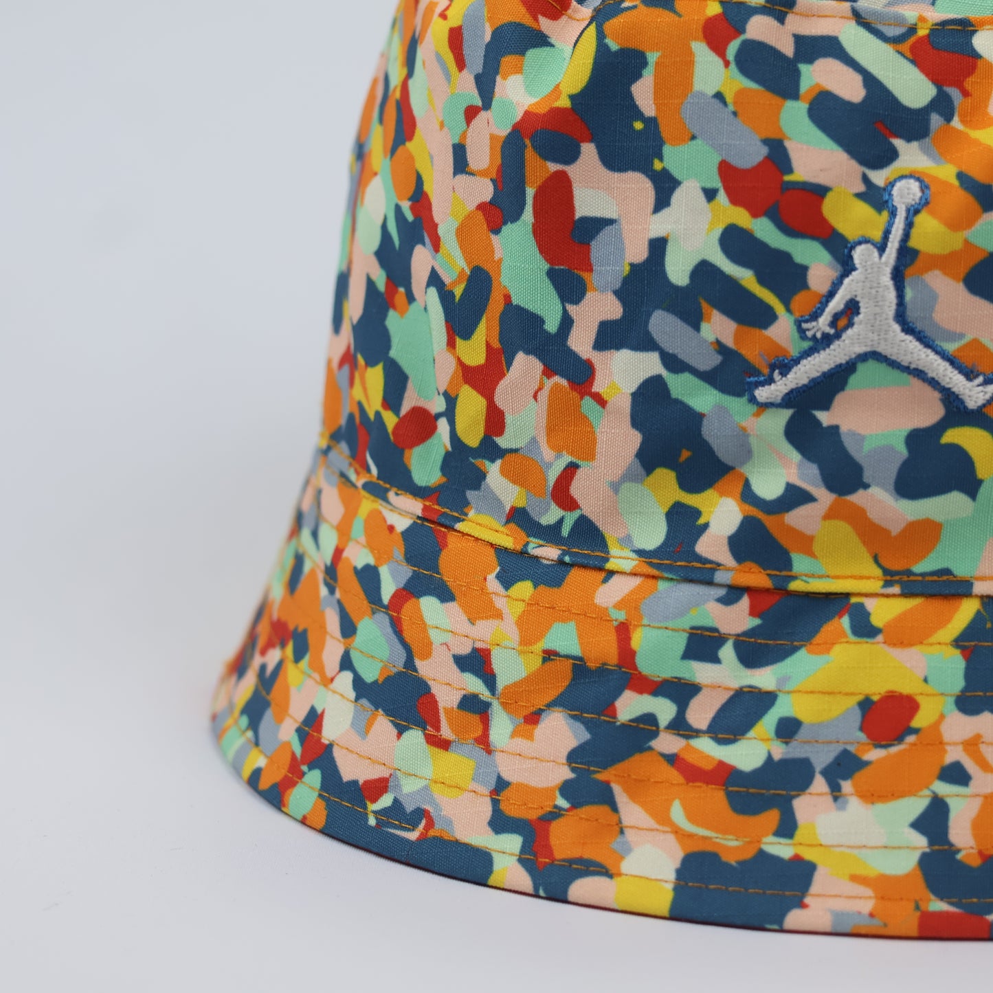Nike Air Jordan 2-in-1 Bucket Hat | Retro Paint Splash Print & Solid Red