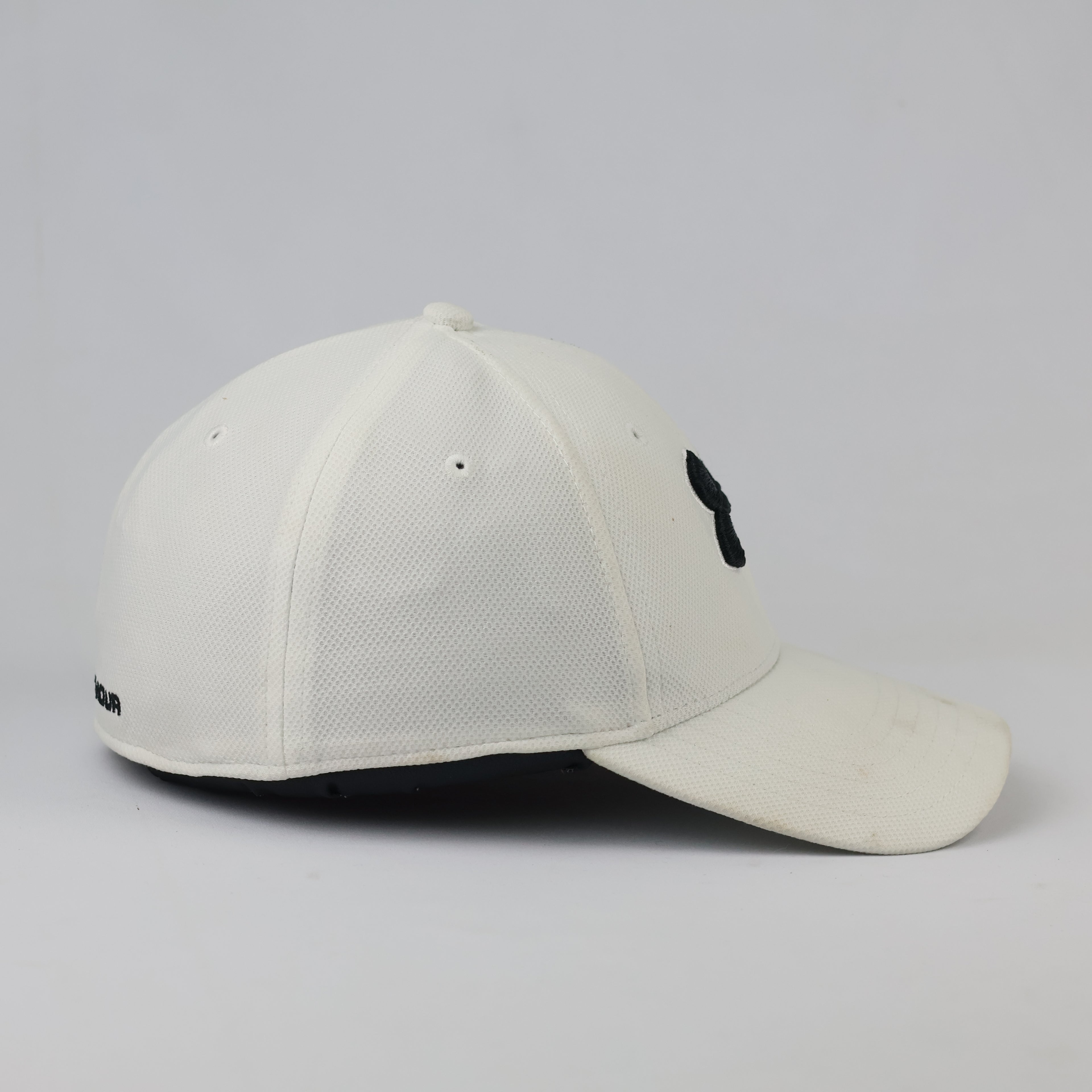 Thrifted Under Armour UA Classic Fit Cap | White & Black