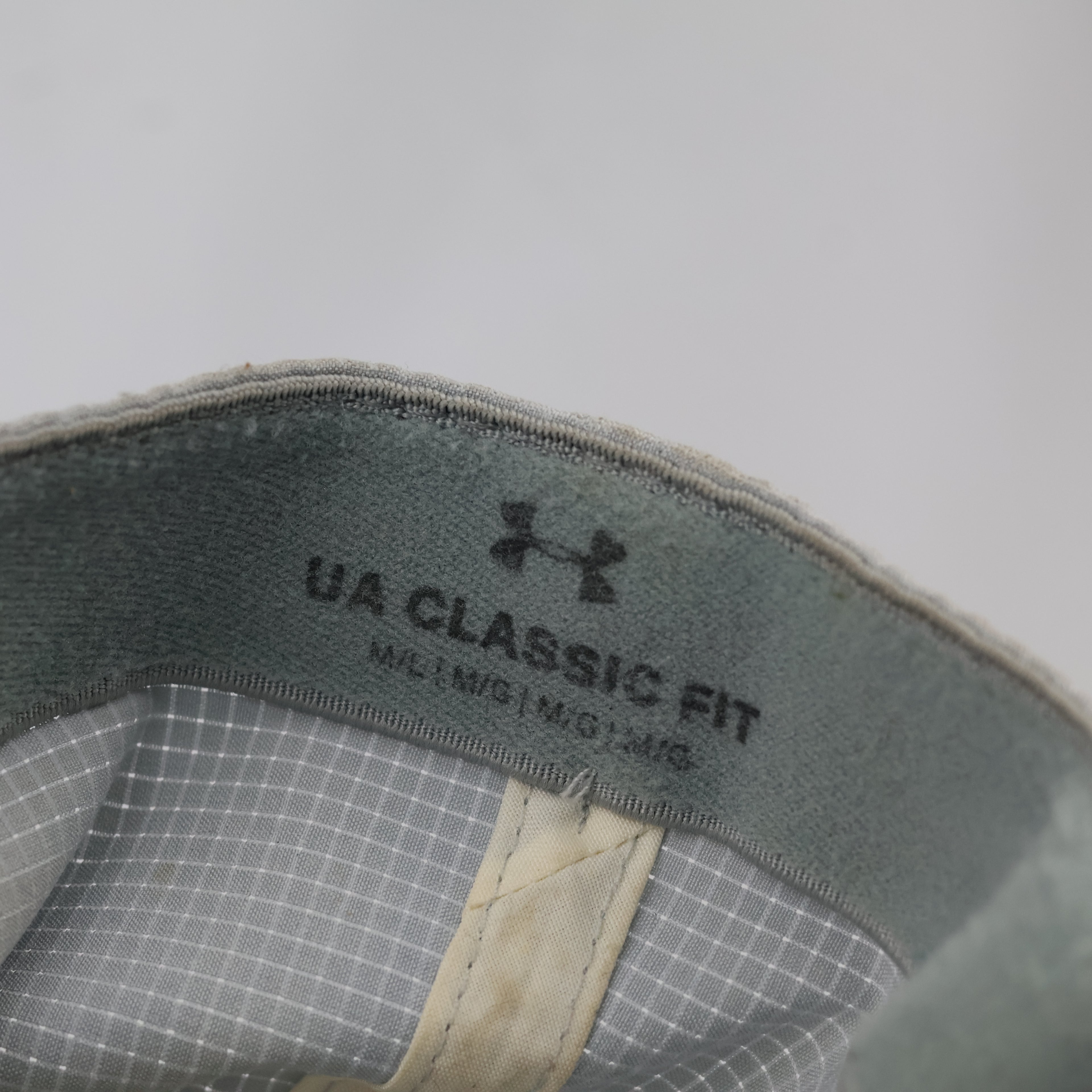 Thrifted Under Armour Micro-Mesh Performance Cap | Grey M/L