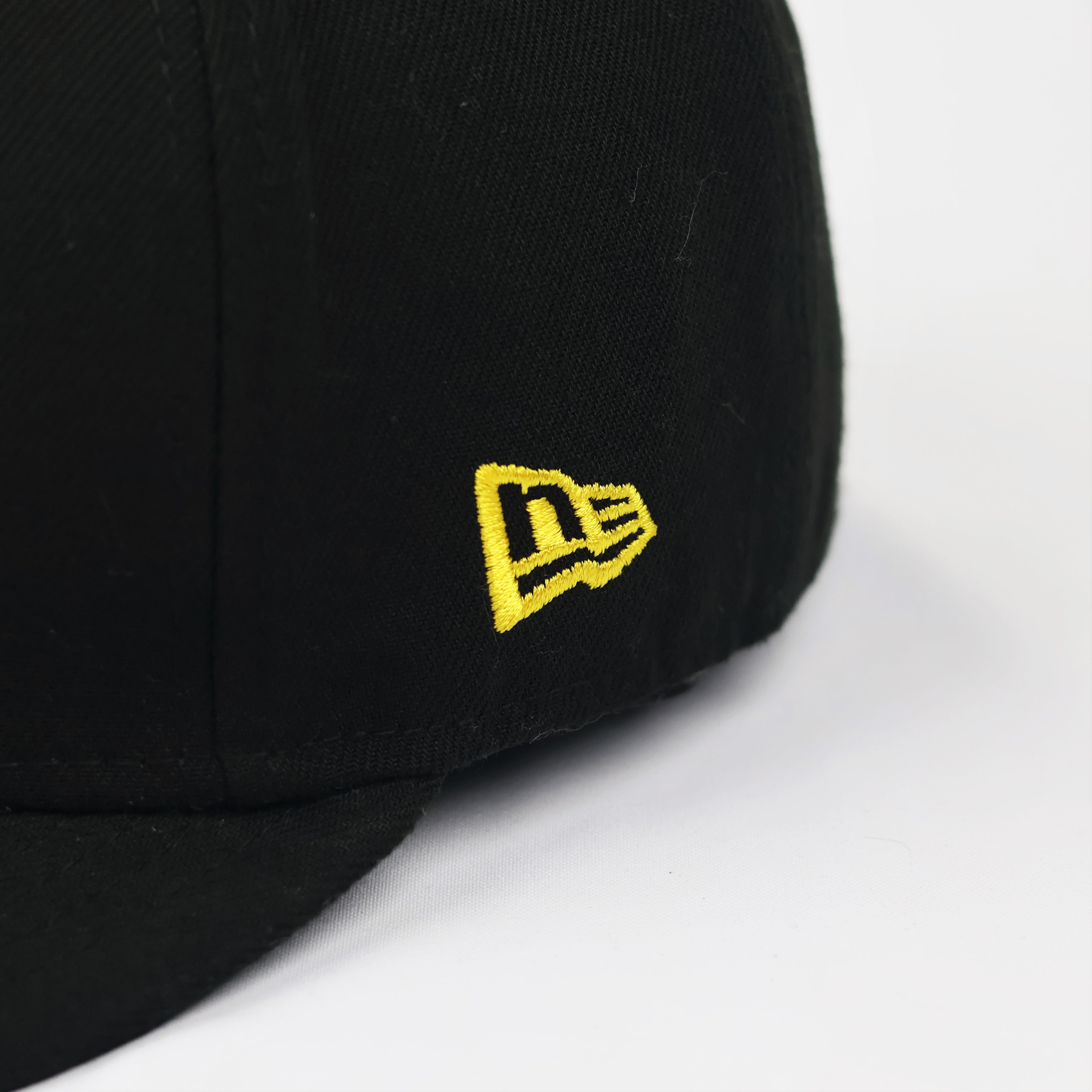 Official DC Comics Batman Logo Thrifted Fitted Cap - New Era 59FIFTY - 7 1/8