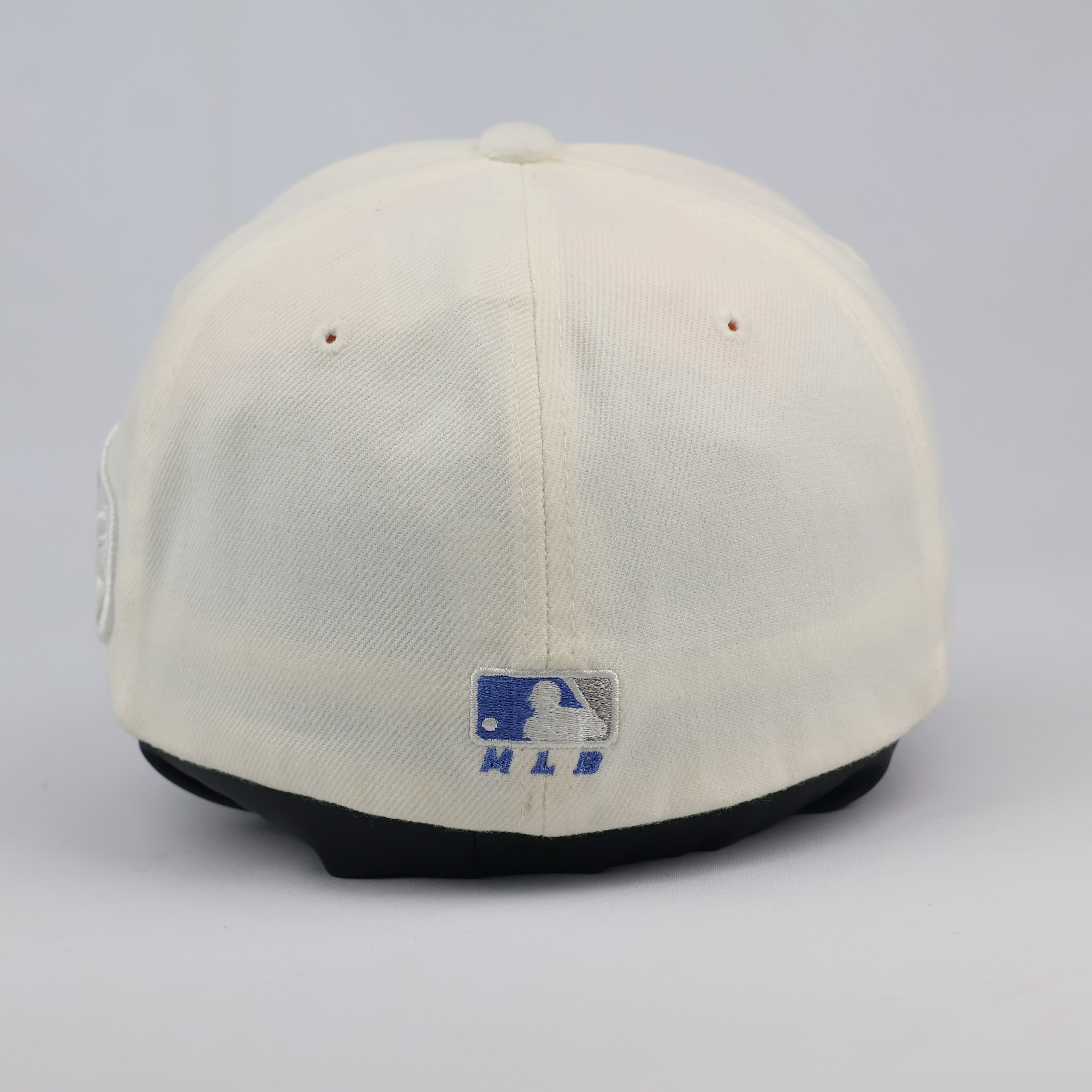 Thrifted Cincinnati Reds Off-White Hat | Retro MLB Flexfit Cap