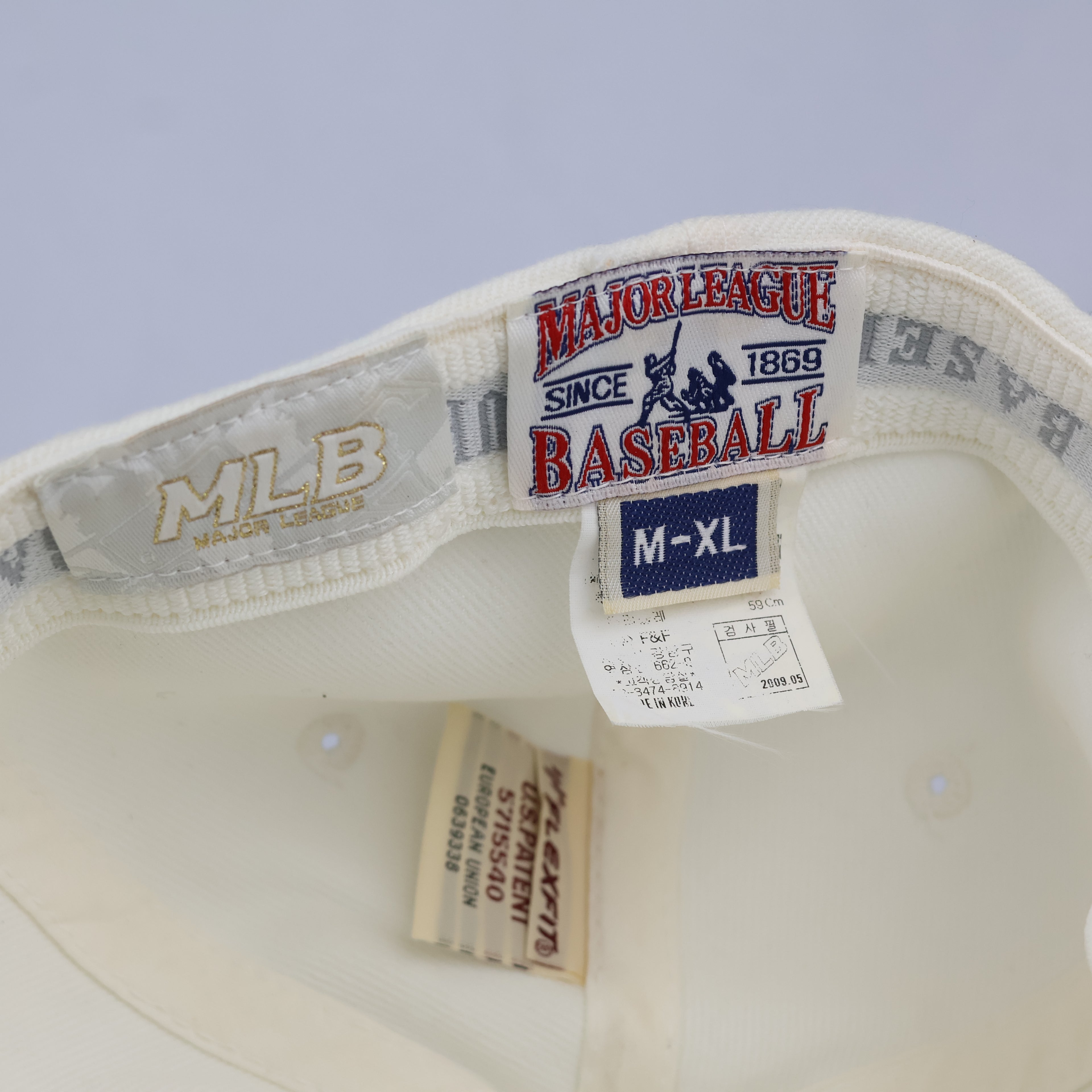 Thrifted Cincinnati Reds Off-White Hat | Retro MLB Flexfit Cap