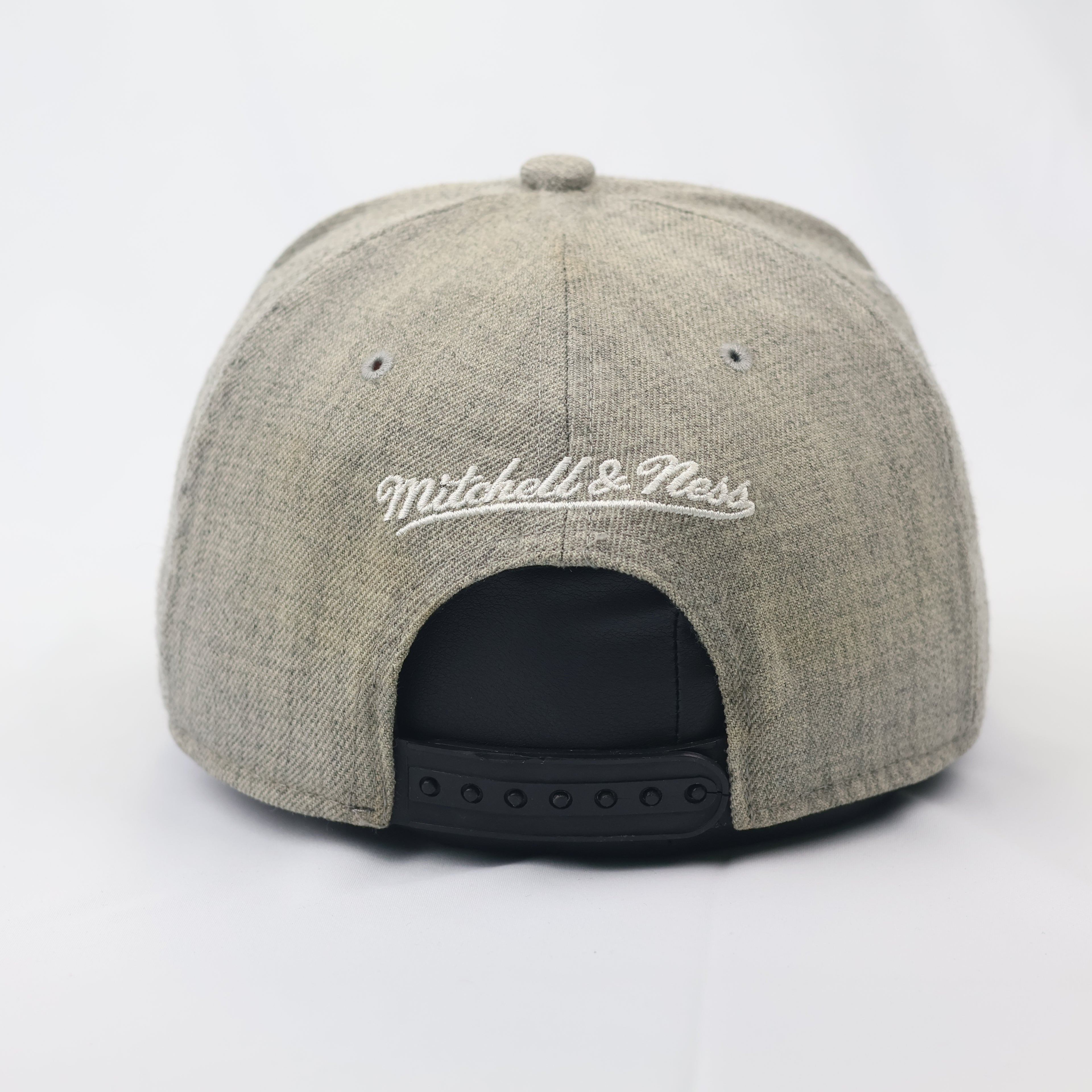 Mitchell & Ness Brooklyn Nets NBA Thrifted Snapback Hat - Gray & Black