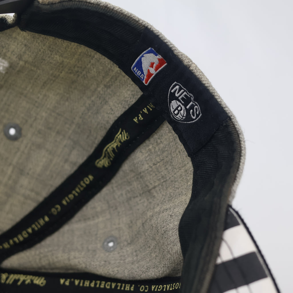 Mitchell & Ness Brooklyn Nets NBA Thrifted Snapback Hat - Gray & Black