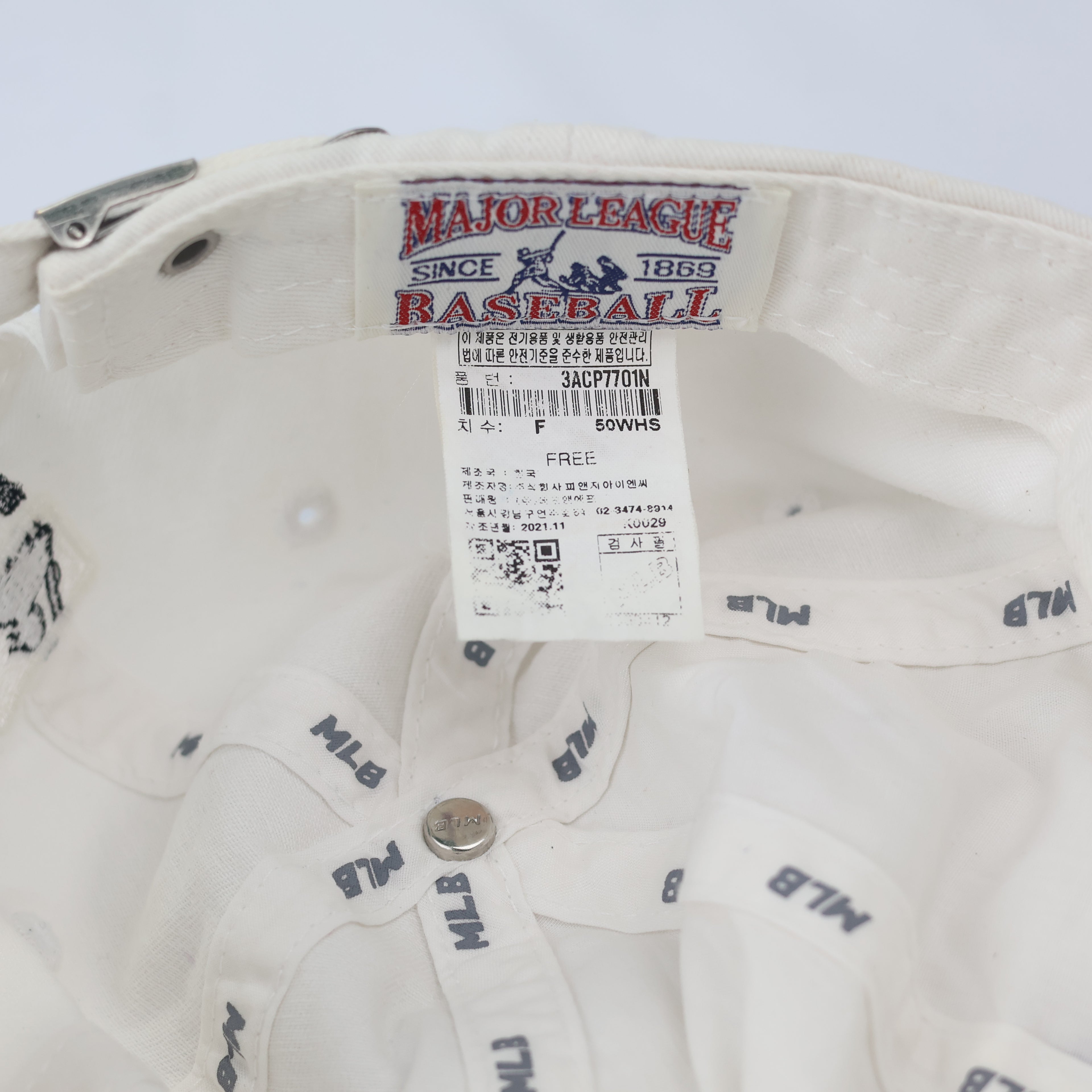 Vintage MLB NY Yankees Adjustable Thrifted Strapback Hat - Bone White