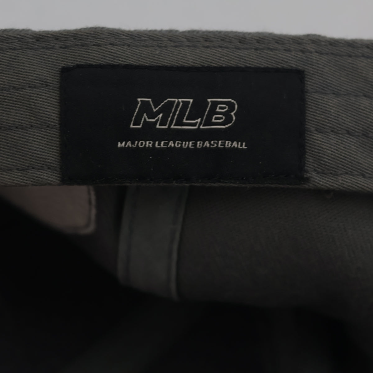 Thrifted MLB Philadelphia Phillies Veterans Stadium Patch Cap - Grey/Pink (57-58cm)|10633