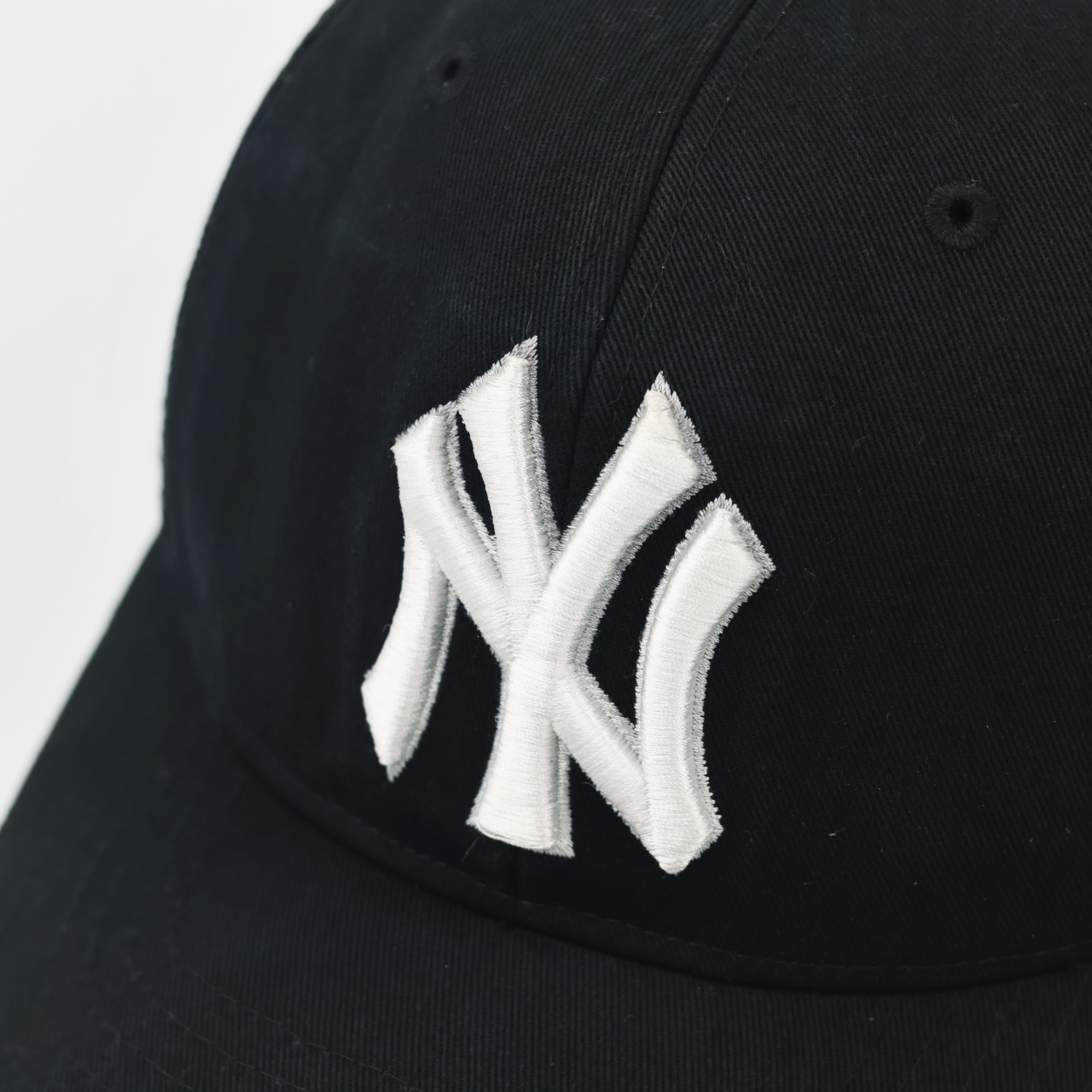 Official MLB New York Yankees Thrifted Trucker Hat – Black Mesh Snapback