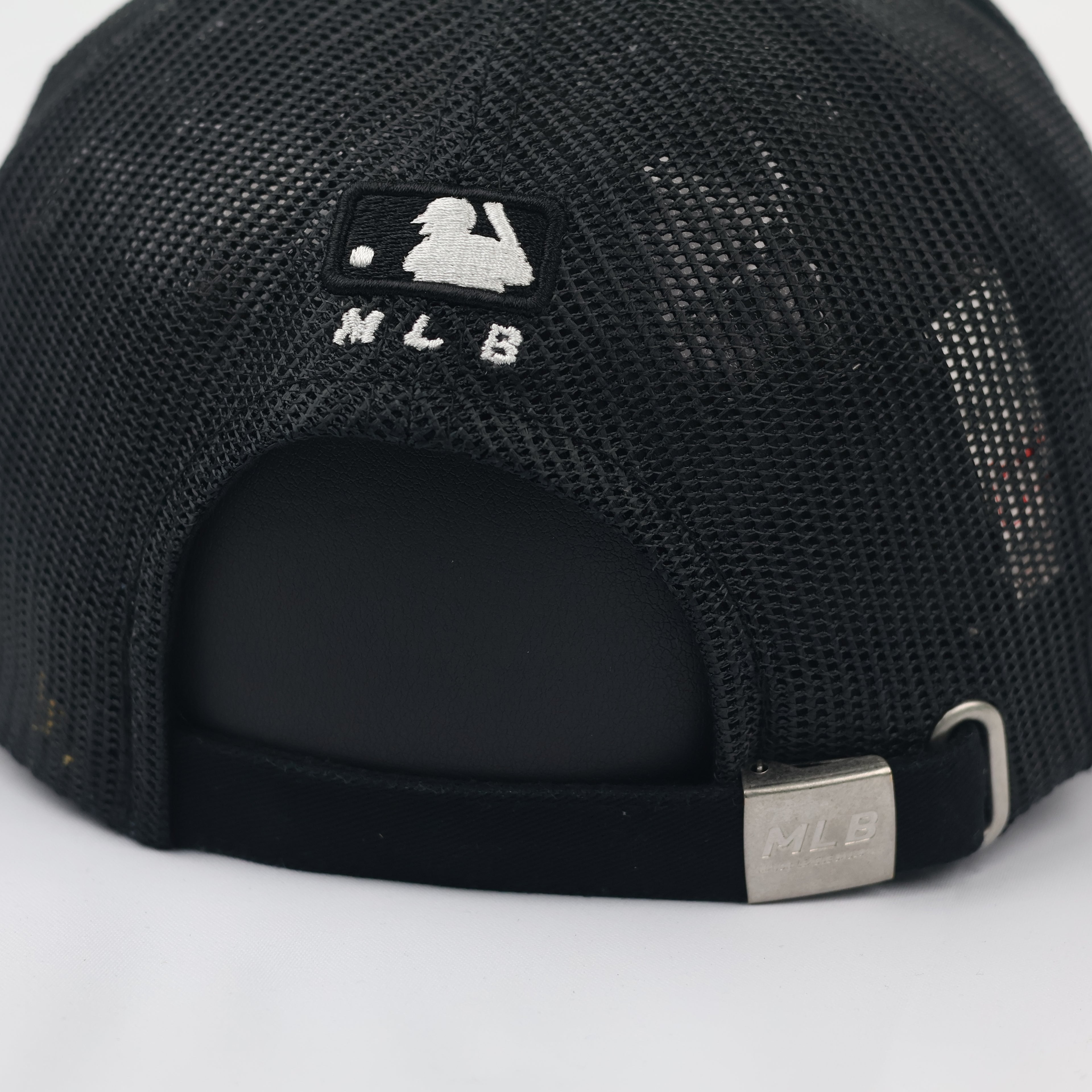Official MLB New York Yankees Thrifted Trucker Hat – Black Mesh Snapback
