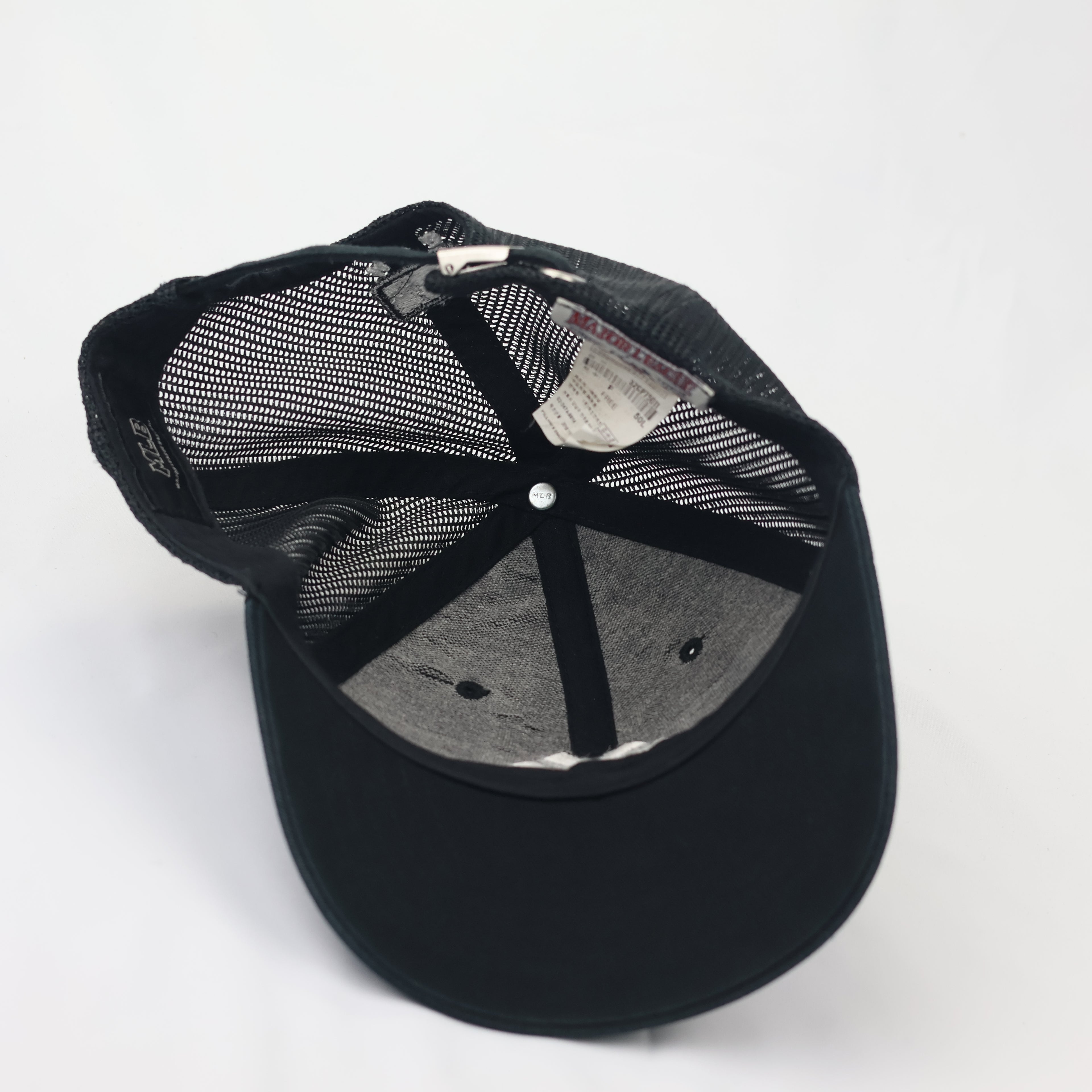 Official MLB New York Yankees Thrifted Trucker Hat – Black Mesh Snapback