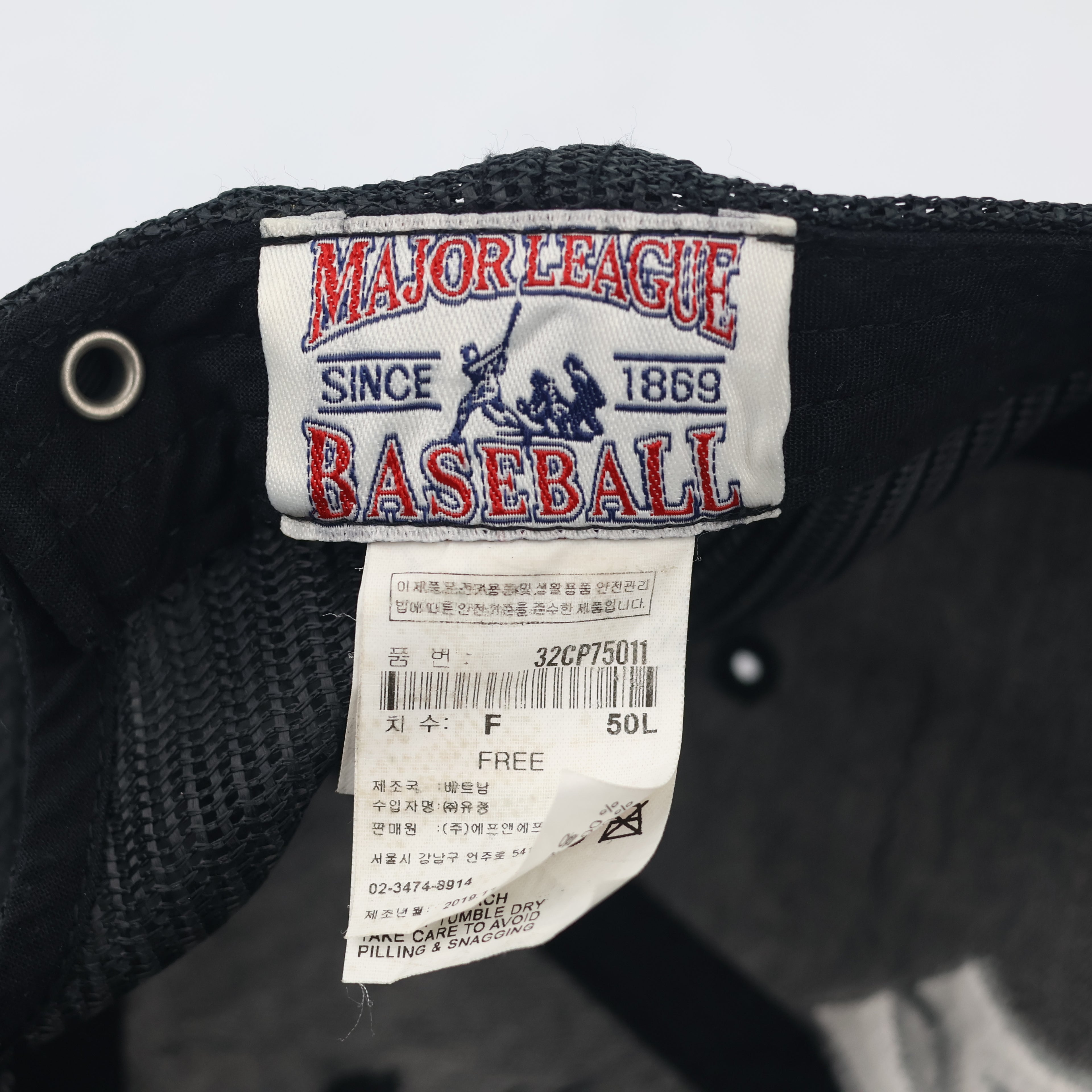 Official MLB New York Yankees Thrifted Trucker Hat – Black Mesh Snapback
