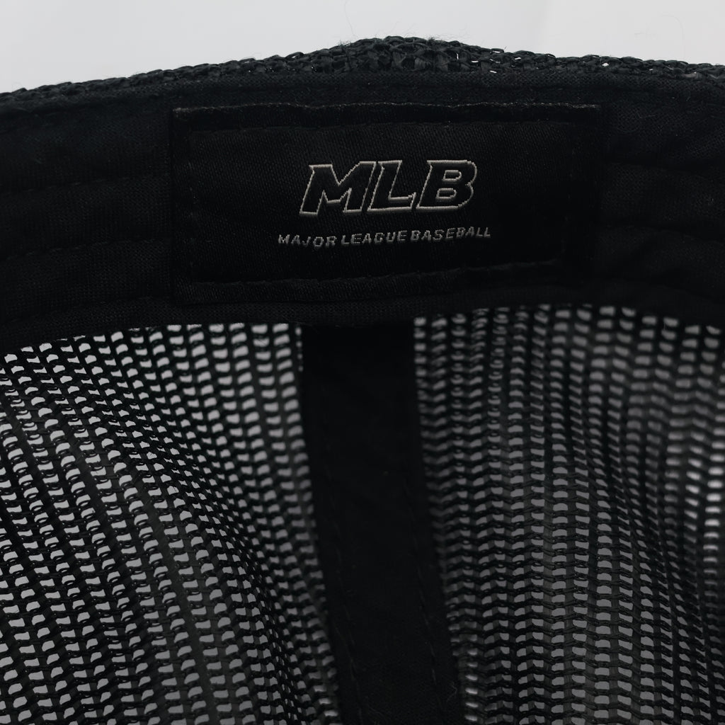 Official MLB New York Yankees Thrifted Trucker Hat – Black Mesh Snapback