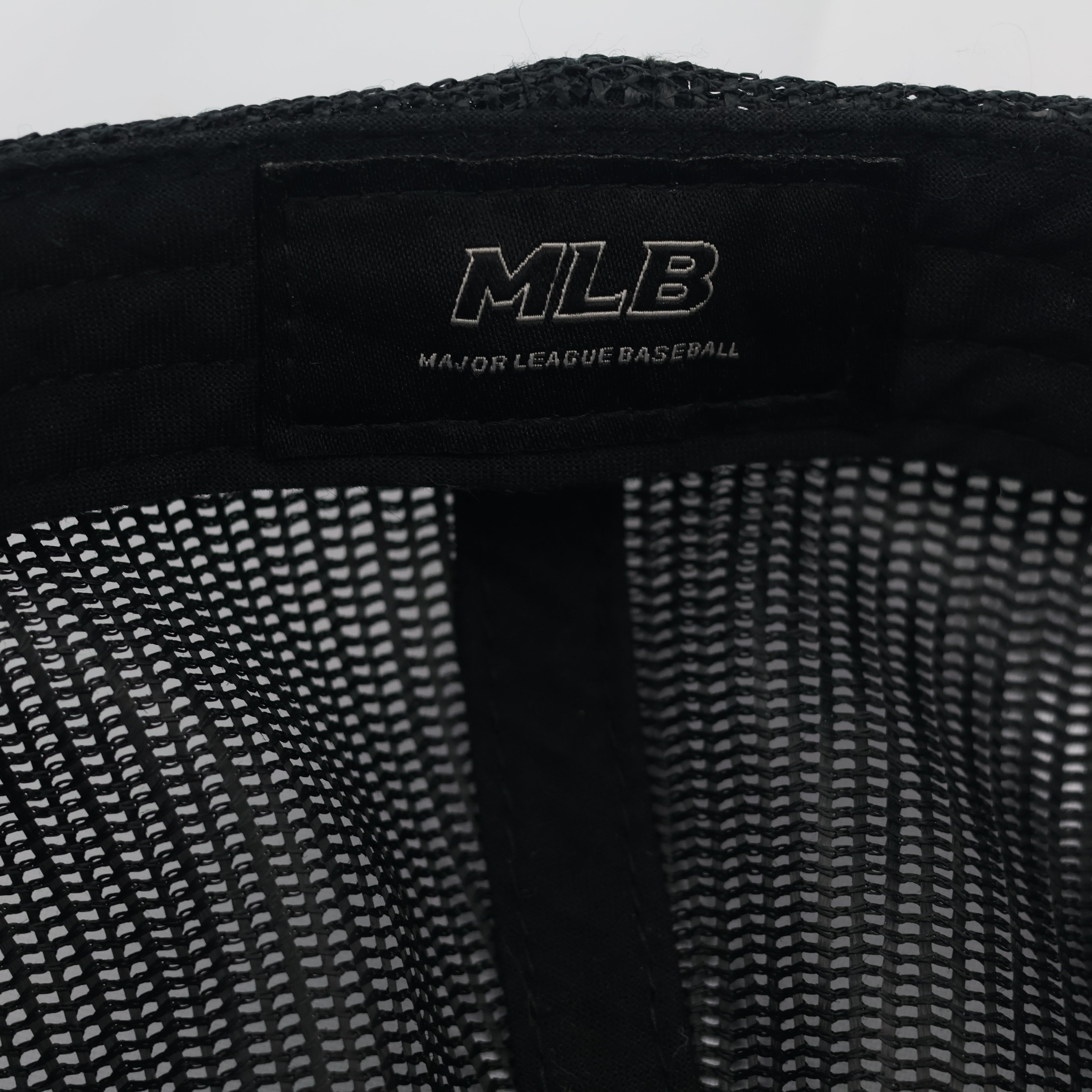 Official MLB New York Yankees Thrifted Trucker Hat – Black Mesh Snapback