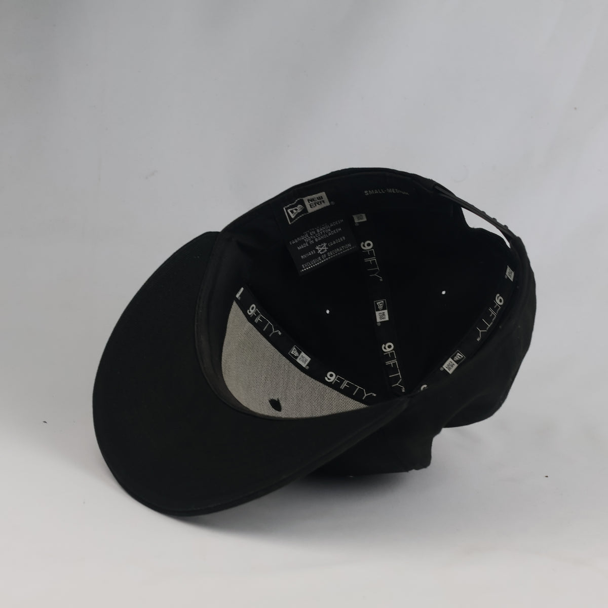 Thrifted New Era 9FIFTY Black Patch Snapback Cap (54-55cm)  | 10642