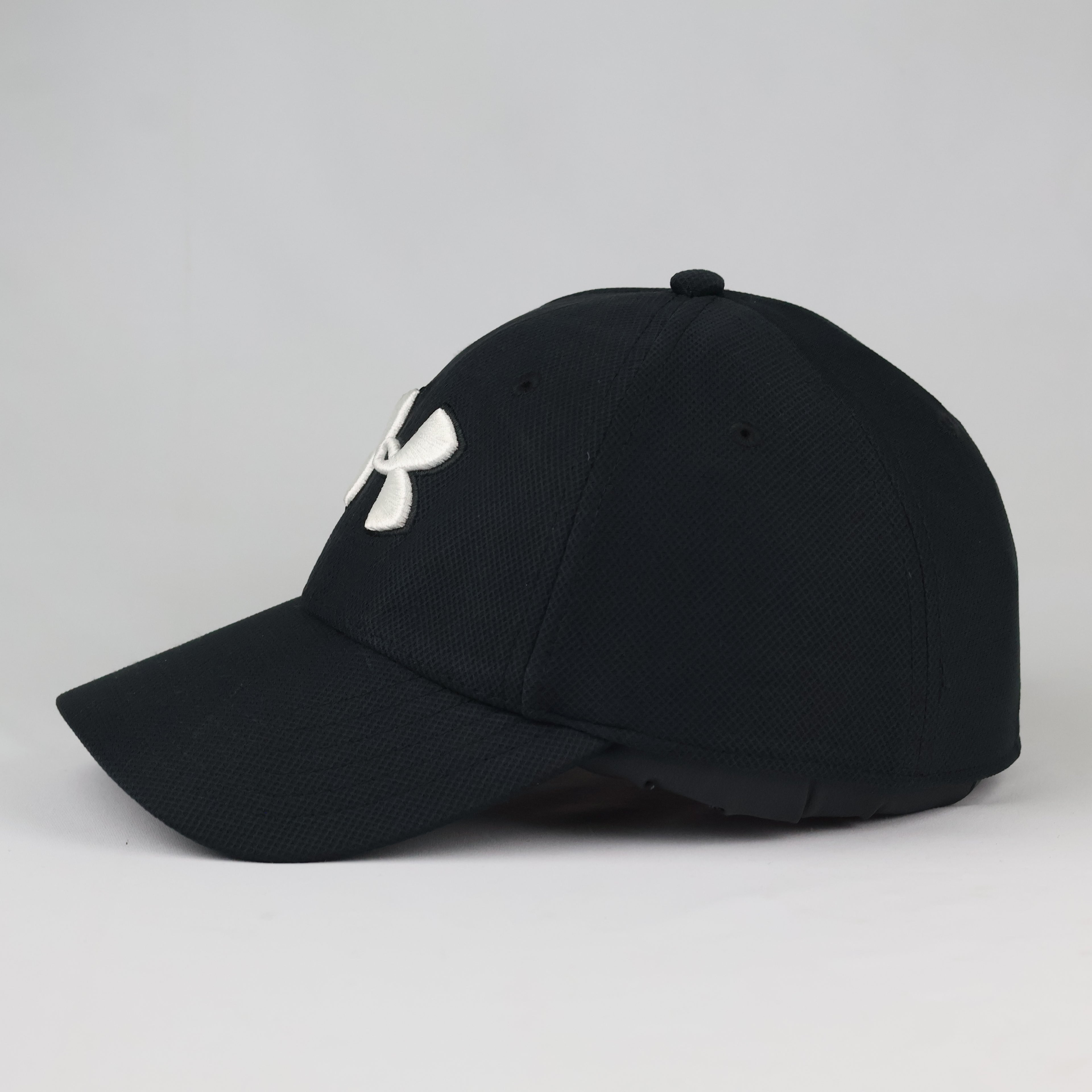 Under Armour Blitzing Black Baseball Cap | Thrifted UA Sport Hat