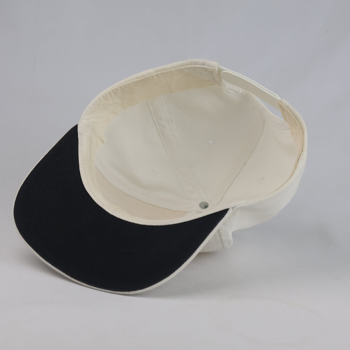 Thrifted "DARF. ER. DAS." Embroidered Flat Brim Snapback Cap – Off-White (57–58 cm) |10666