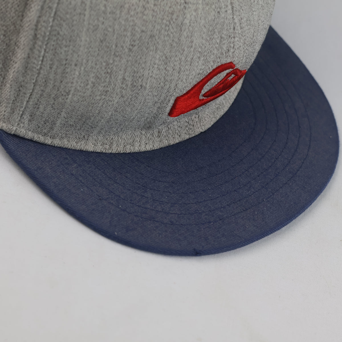 Thrifted Quiksilver Flexfit Flat Brim Cap – Heather Grey & Navy 57–58 cm |10662